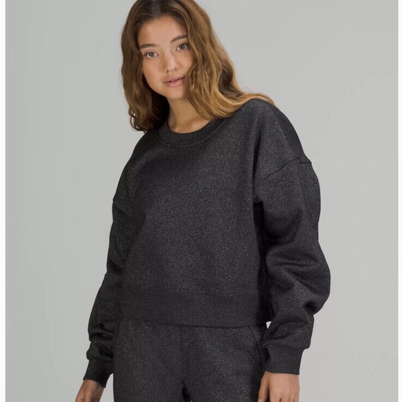 Lululemon oversized crop crew black sparkle size 2. Limited edition. Like new - Picture 4 of 4